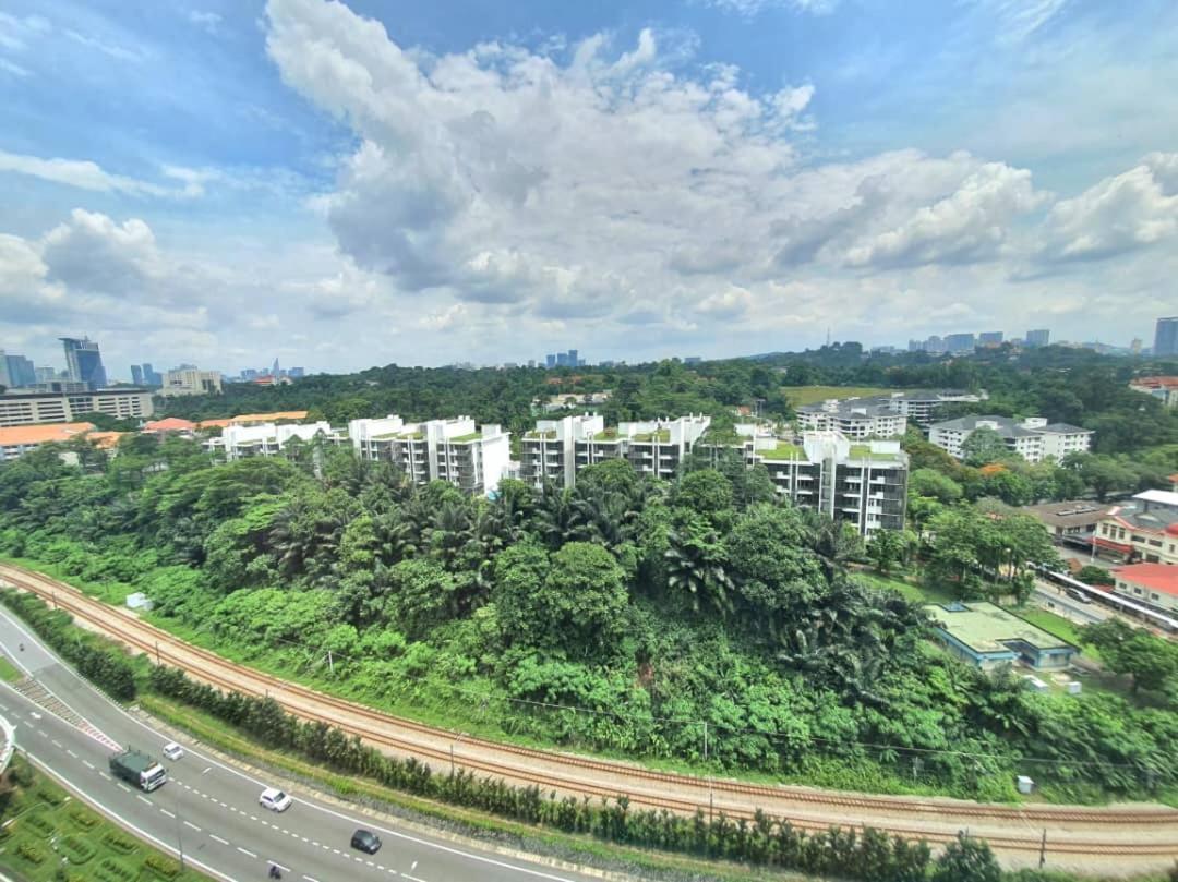 Regalia Suites Klcc View Rooftop Infinity Pool By Angkasa Homes Куала-Лумпур Экстерьер фото