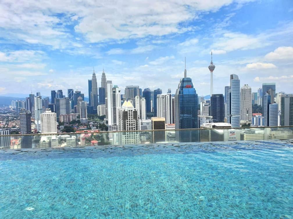Regalia Suites Klcc View Rooftop Infinity Pool By Angkasa Homes Куала-Лумпур Экстерьер фото