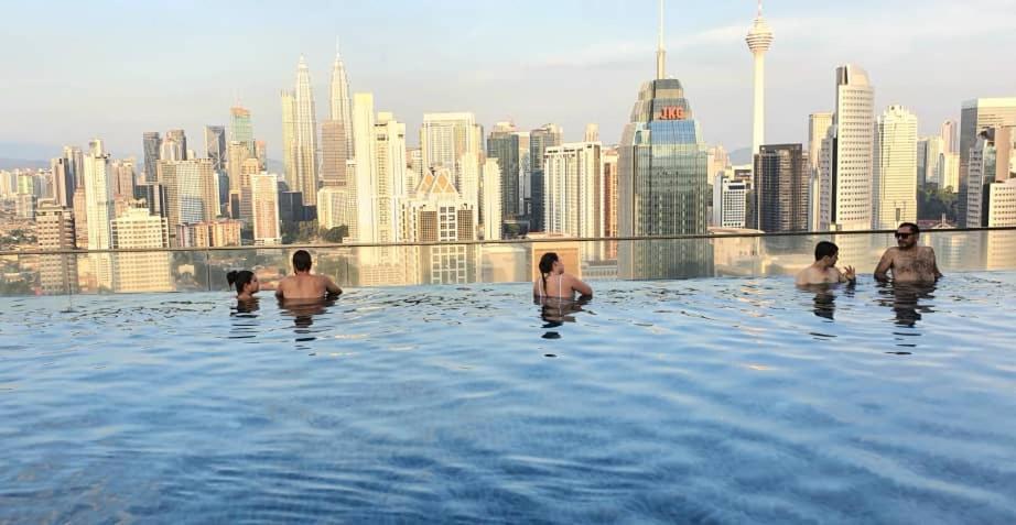 Regalia Suites Klcc View Rooftop Infinity Pool By Angkasa Homes Куала-Лумпур Экстерьер фото