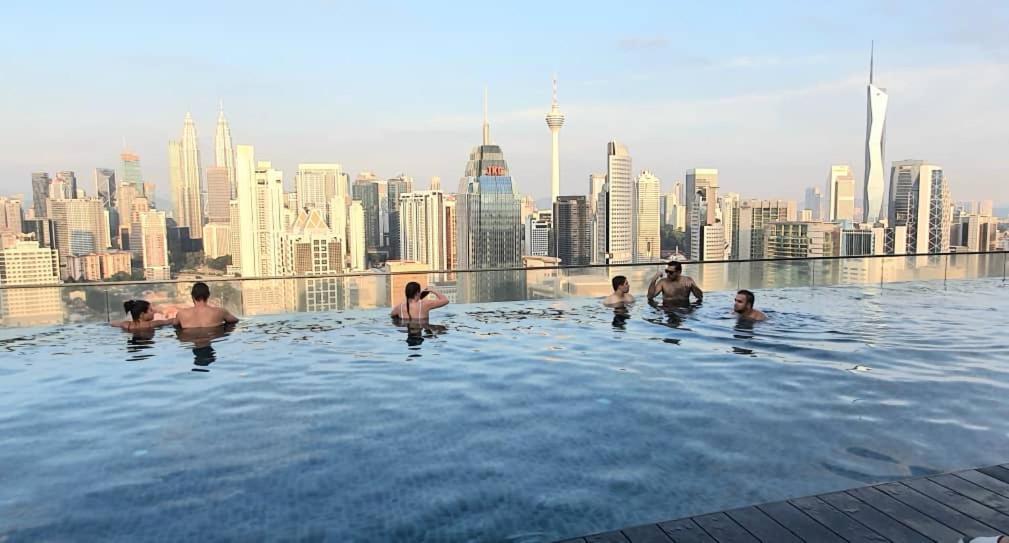 Regalia Suites Klcc View Rooftop Infinity Pool By Angkasa Homes Куала-Лумпур Экстерьер фото